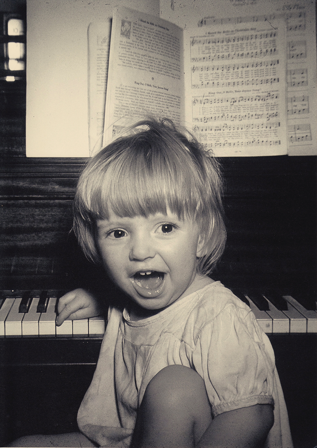 Rebecca Aadland was born into a very musical family and demonstrated an aptitude for singing at an early age.